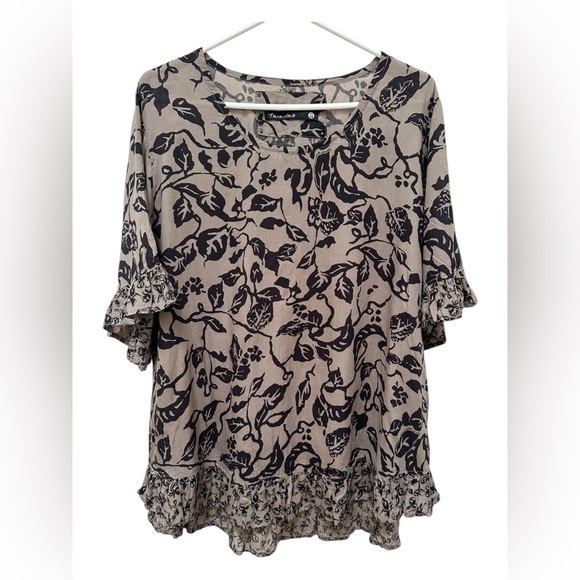 ✨ Tara Vao Flowy Top with ruffles made in Bali in large - Picture 8 of 17